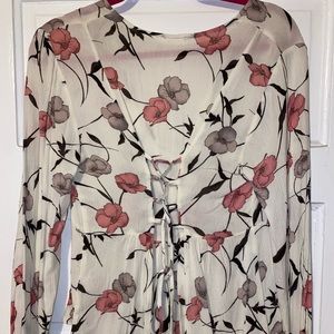 Blu Pepper Top, Cream with Pink and Gray Flowers